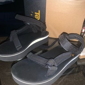 Teva “flatform” sandals never worn